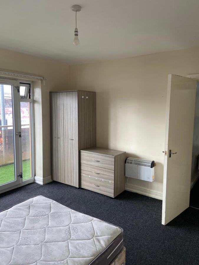Cosy Living Camberley Exterior foto